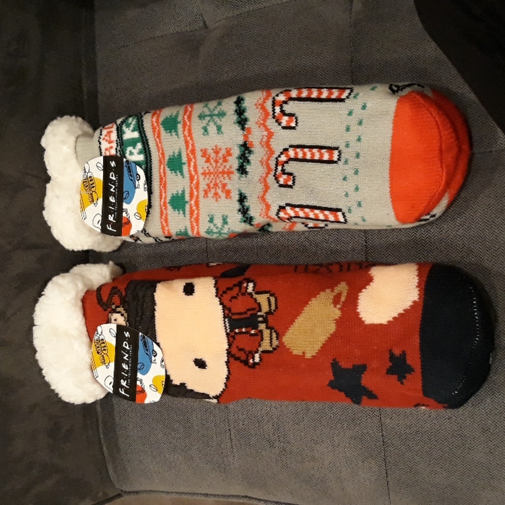 FRIENDS, Warner Bros Entertainment, NWT, Sherpa Socks, Dark red, Grey, One Size